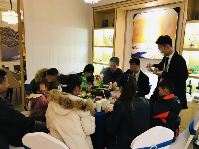 暖冬火鍋宴熱辣開席，老友變新鄰，理想開涮！